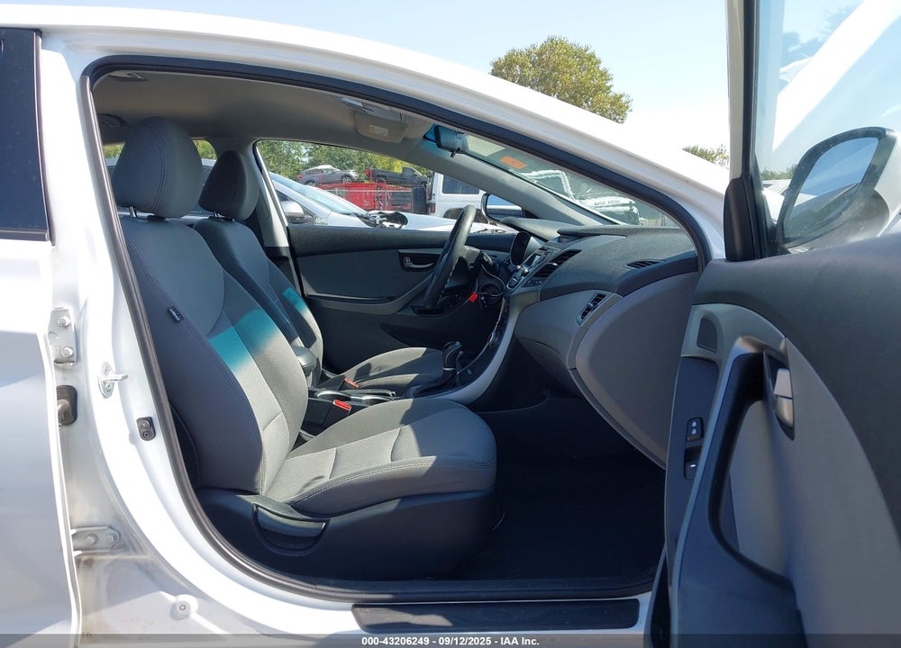 2016 HYUNDAI ELANTRA VIN: 5NPDH4AE9GH741658