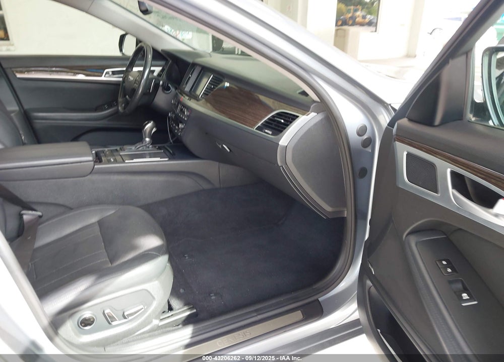 2015 HYUNDAI GENESIS VIN: KMHGN4JE3FU096138