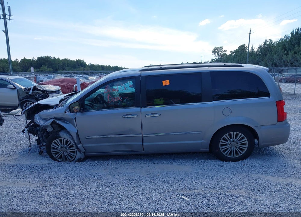 2016 CHRYSLER TOWN & COUNTRY TOURING-L ANNIVERSARY EDITION VIN: 2C4RC1CG1GR302684