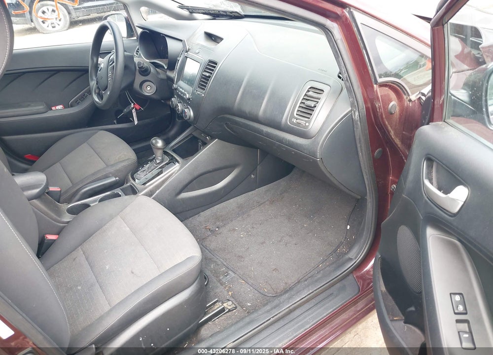 2018 KIA FORTE VIN: 3KPFL4A74JE194447