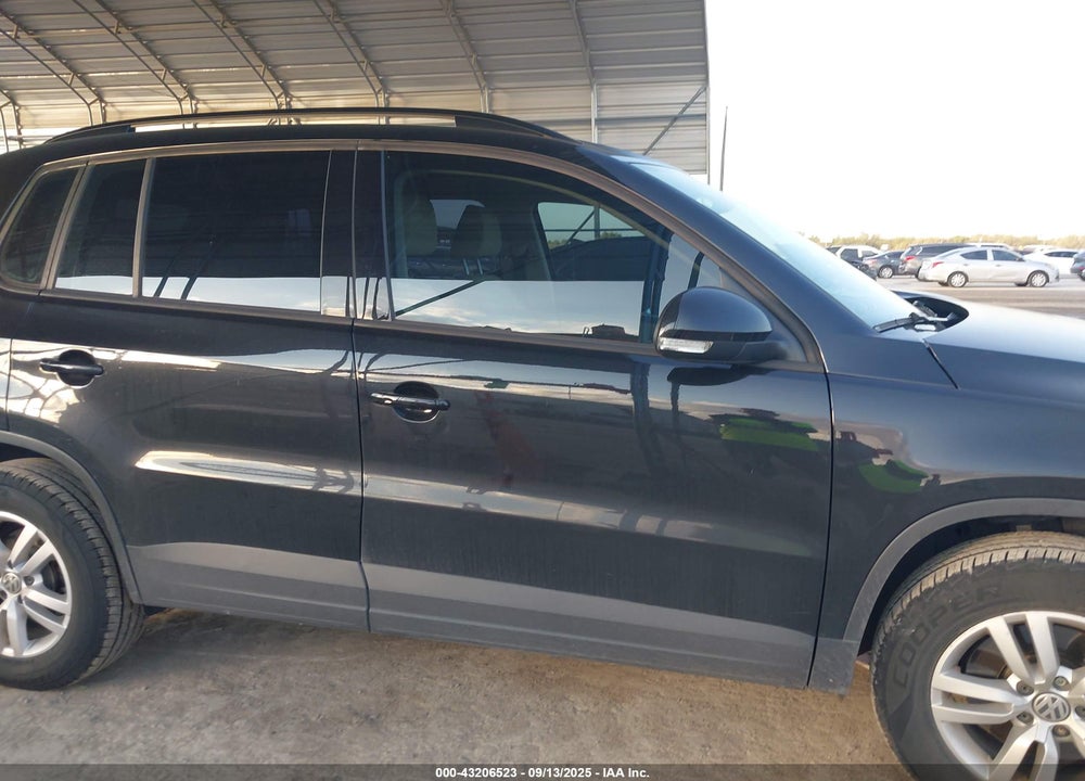 2017 VOLKSWAGEN TIGUAN VIN: WVGAV7AX4HW512231