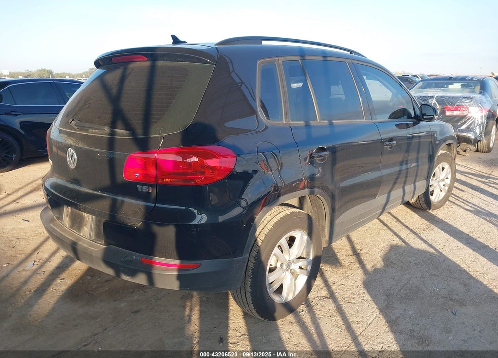 2017 VOLKSWAGEN TIGUAN VIN: WVGAV7AX4HW512231
