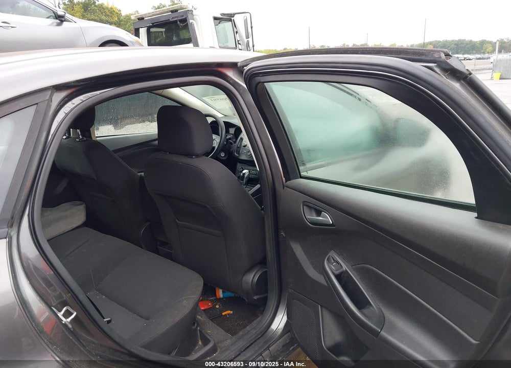 2015 FORD FOCUS VIN: 1FADP3F22FL322353