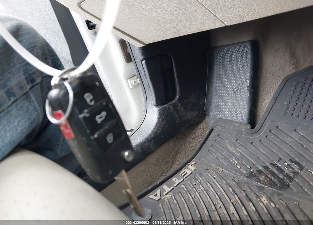 2013 VOLKSWAGEN JETTA VIN: 3VWDP7AJ9DM356105
