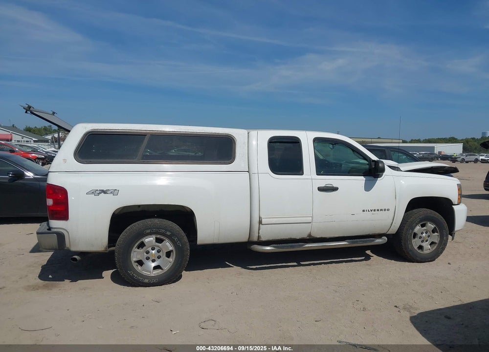 2011 CHEVROLET SILVERADO 1500 VIN: 1GCRKSE3XBZ153595