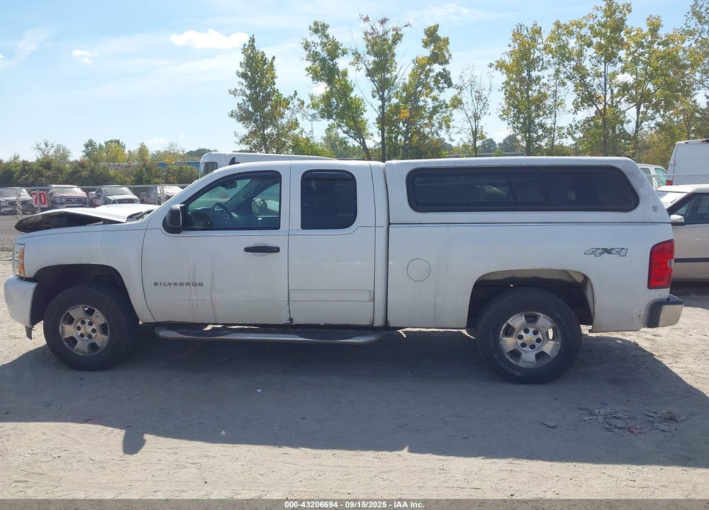 2011 CHEVROLET SILVERADO 1500 VIN: 1GCRKSE3XBZ153595