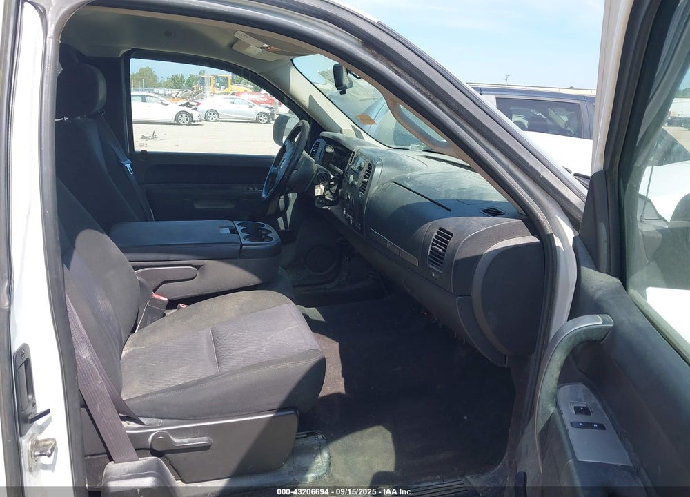 2011 CHEVROLET SILVERADO 1500 VIN: 1GCRKSE3XBZ153595