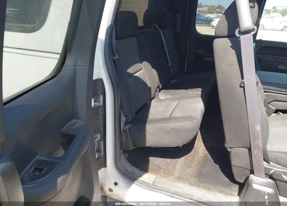 2011 CHEVROLET SILVERADO 1500 VIN: 1GCRKSE3XBZ153595
