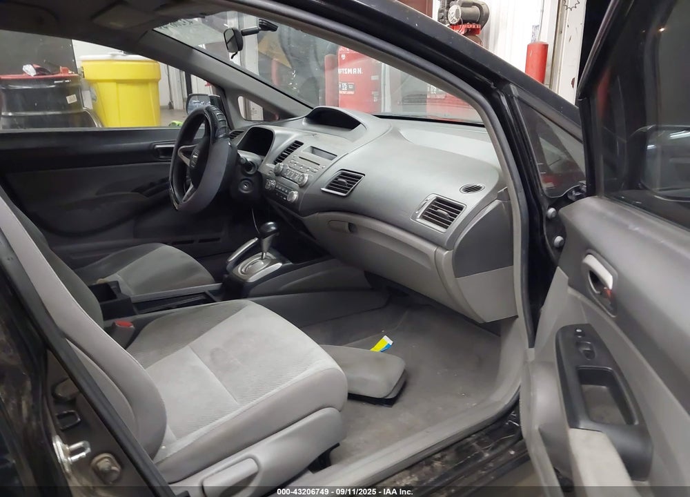 2010 HONDA CIVIC VIN: 19XFA1F57AE028435