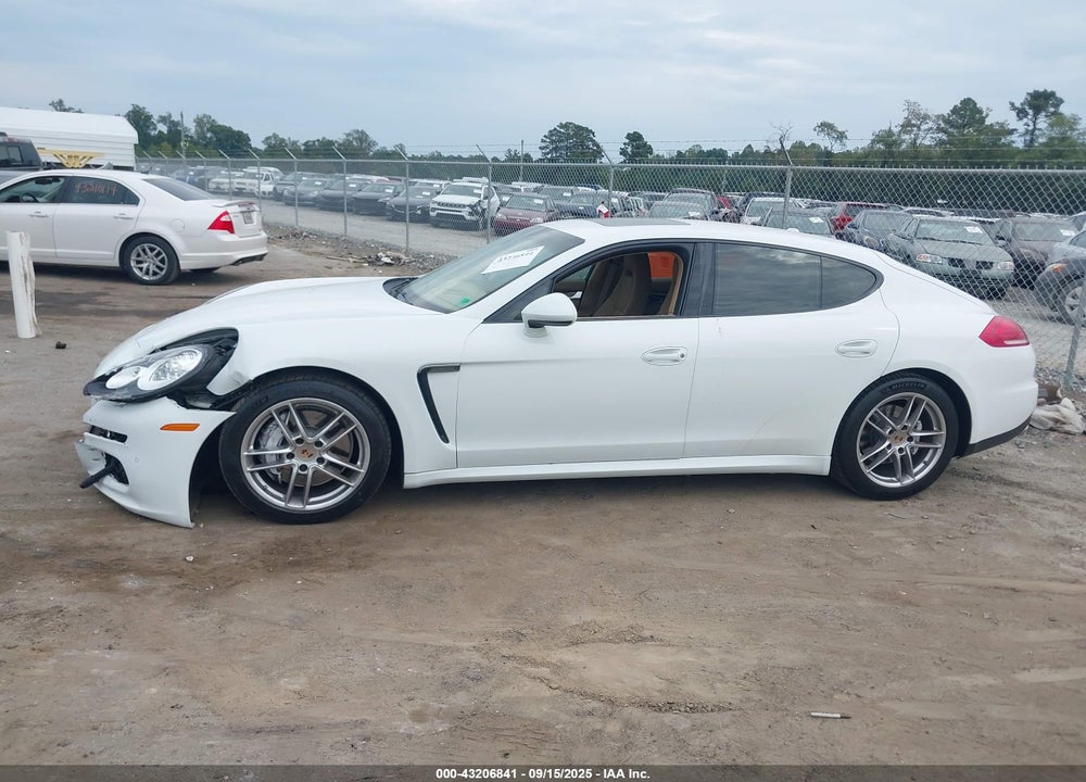2014 PORSCHE PANAMERA 4 VIN: WP0AA2A75EL008092