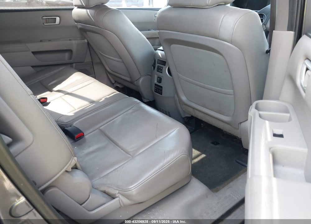 2015 HONDA PILOT VIN: 5FNYF3H94FB016752
