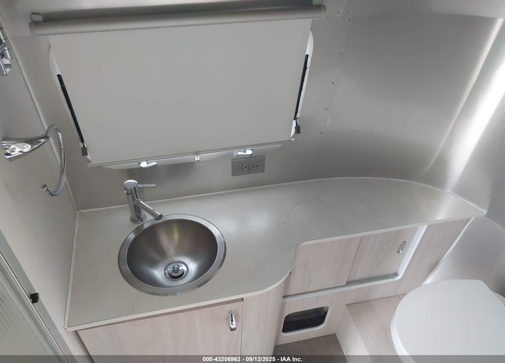 2022 AIRSTREAM OTHER VIN: 1STKNYG29NJ560781
