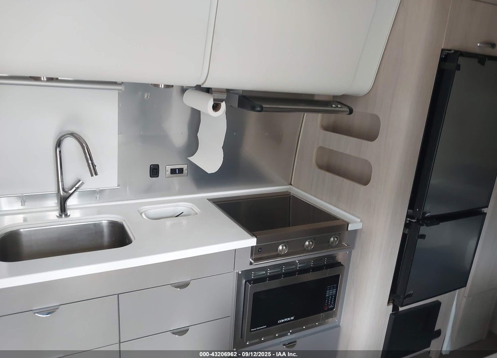 2022 AIRSTREAM OTHER VIN: 1STKNYG29NJ560781