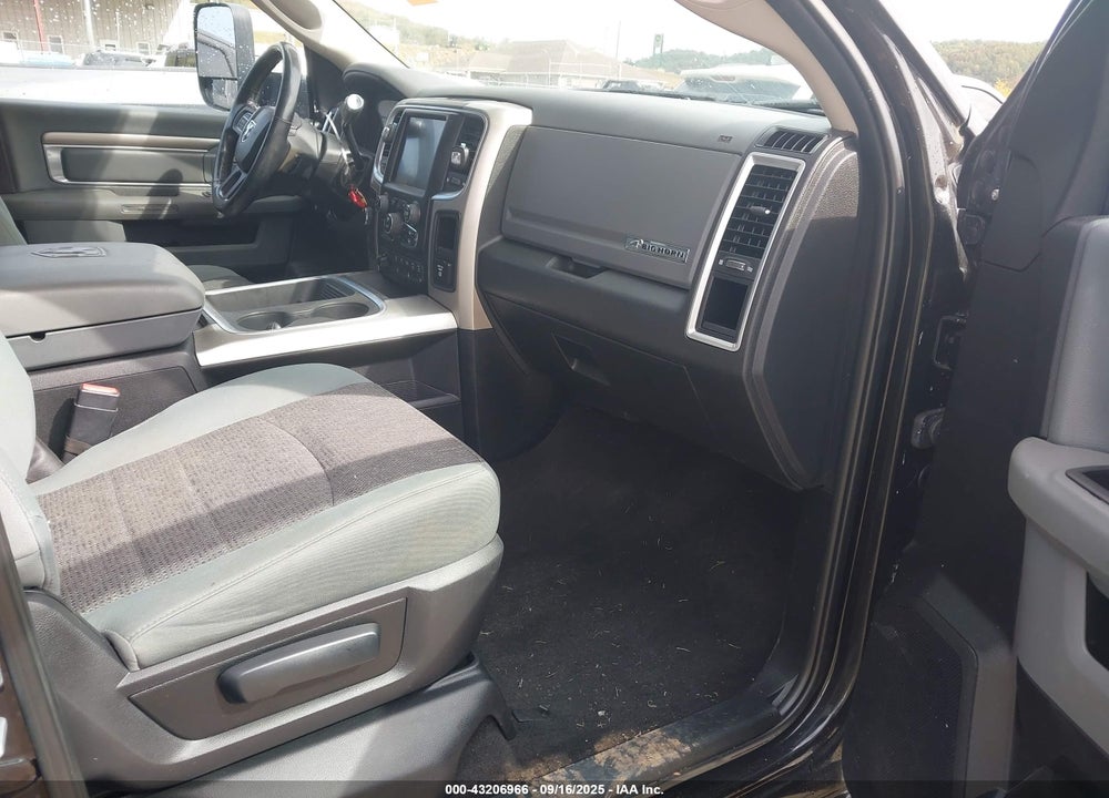 2017 RAM 3500 BIG HORN  4X4 8' BOX VIN: 3C63RRHL5HG736632