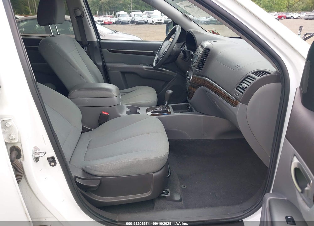 2011 HYUNDAI SANTA FE VIN: 5XYZGDAB8BG005017