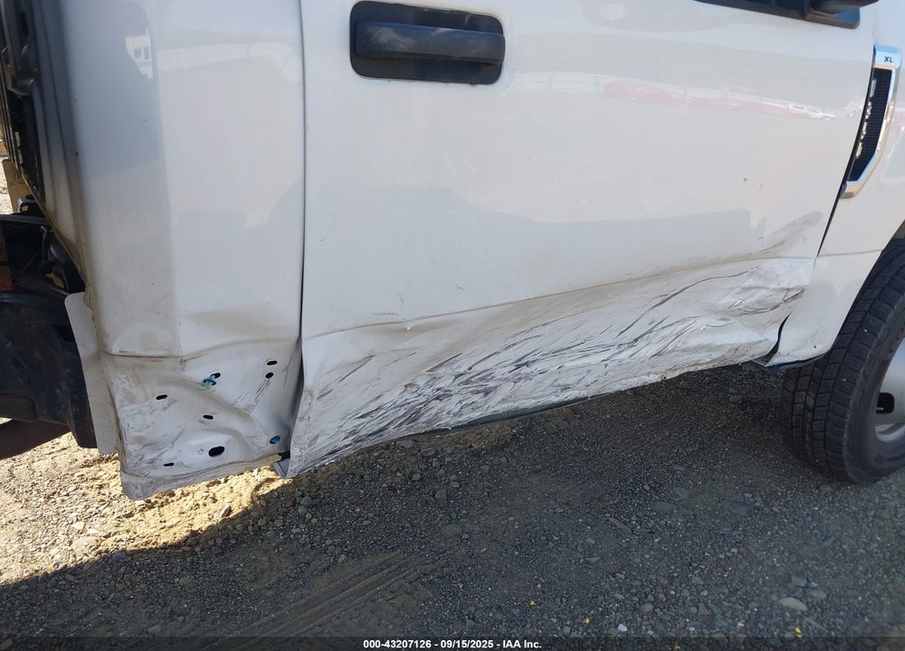 2019 FORD F-350 CHASSIS XL VIN: 1FDRF3H68KEF24577