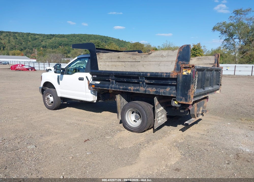 2019 FORD F-350 CHASSIS XL VIN: 1FDRF3H68KEF24577