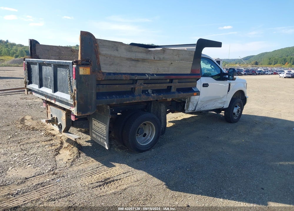 2019 FORD F-350 CHASSIS XL VIN: 1FDRF3H68KEF24577