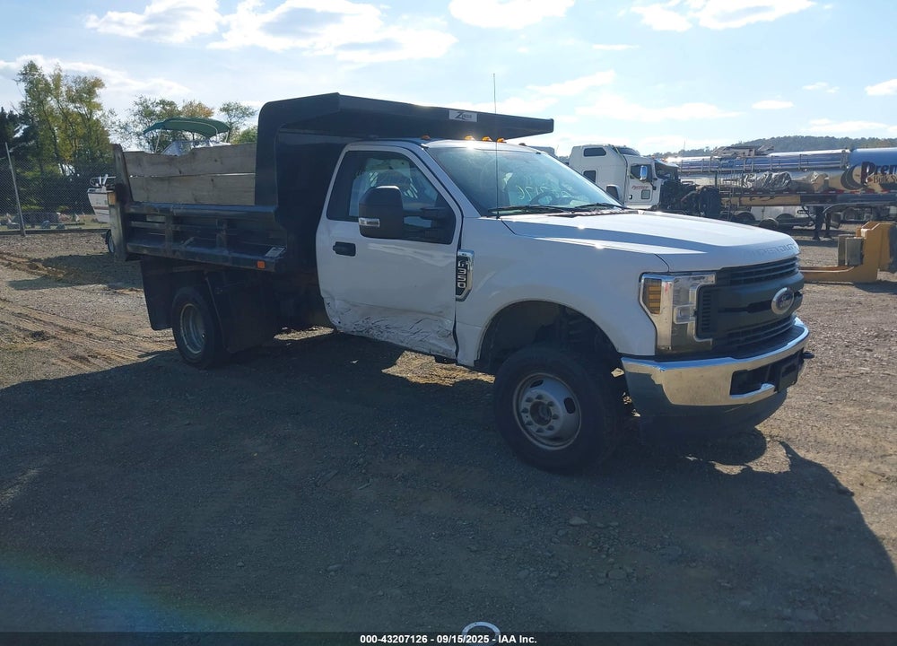 2019 FORD F-350 CHASSIS XL VIN: 1FDRF3H68KEF24577