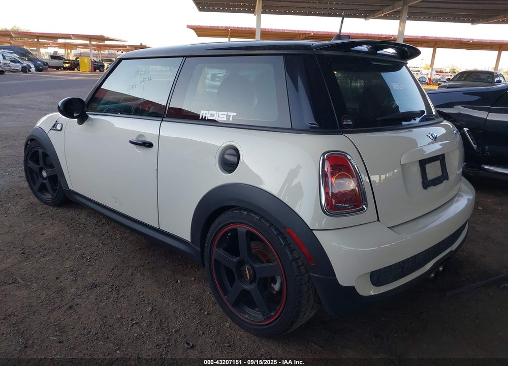 2010 MINI COOPER VIN: WMWMF7C5XATZ72332