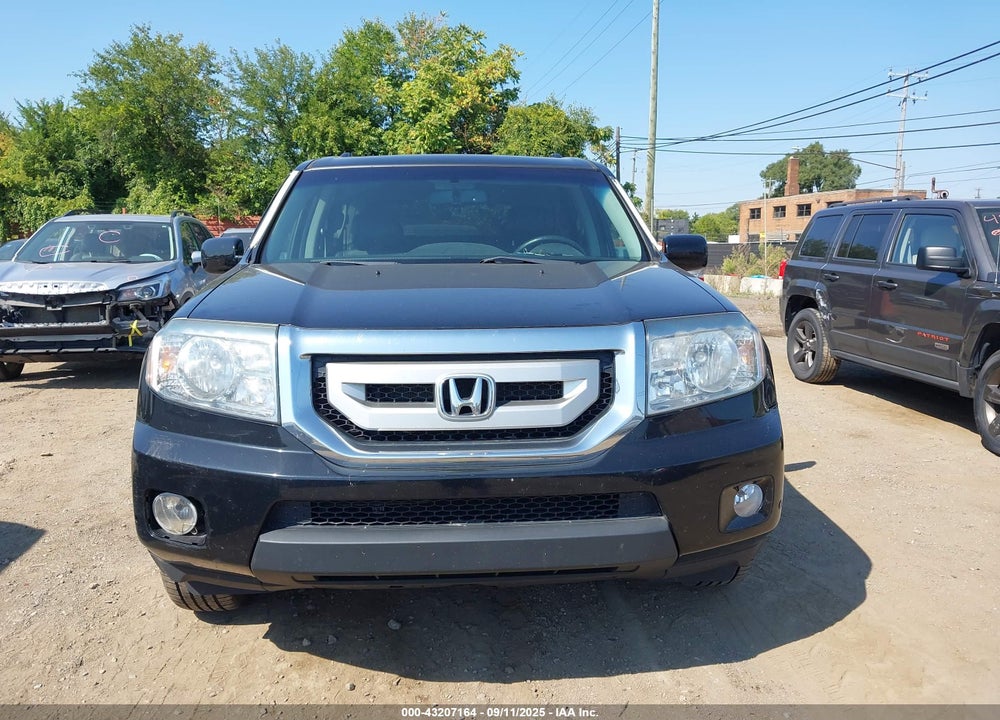 2011 HONDA PILOT TOURING VIN: 5FNYF4H95BB016923