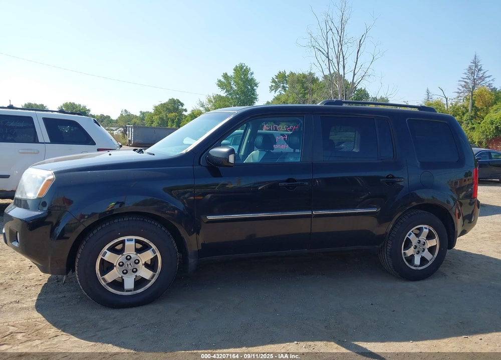 2011 HONDA PILOT TOURING VIN: 5FNYF4H95BB016923