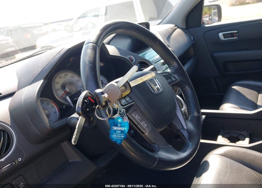 2011 HONDA PILOT TOURING VIN: 5FNYF4H95BB016923