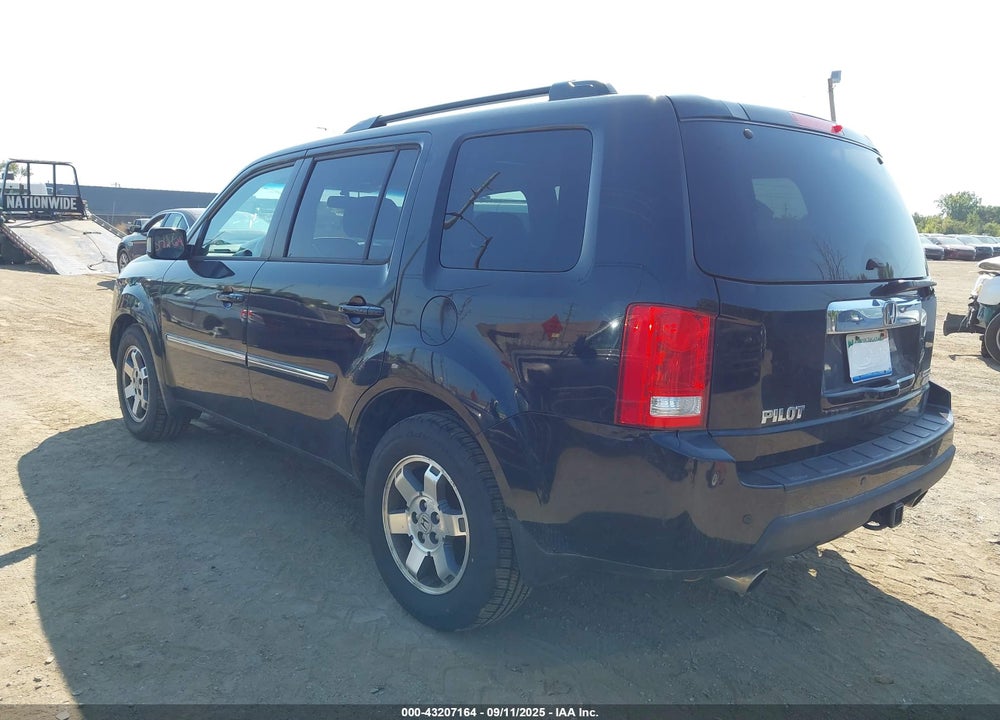 2011 HONDA PILOT TOURING VIN: 5FNYF4H95BB016923