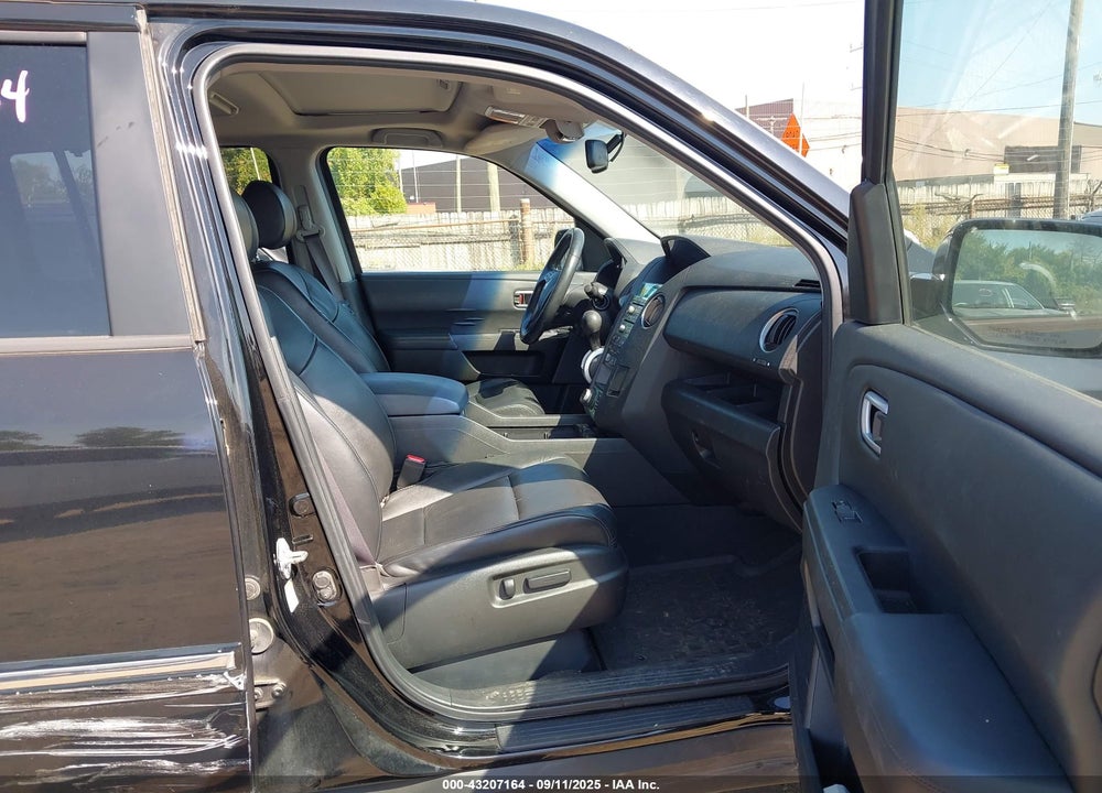 2011 HONDA PILOT TOURING VIN: 5FNYF4H95BB016923