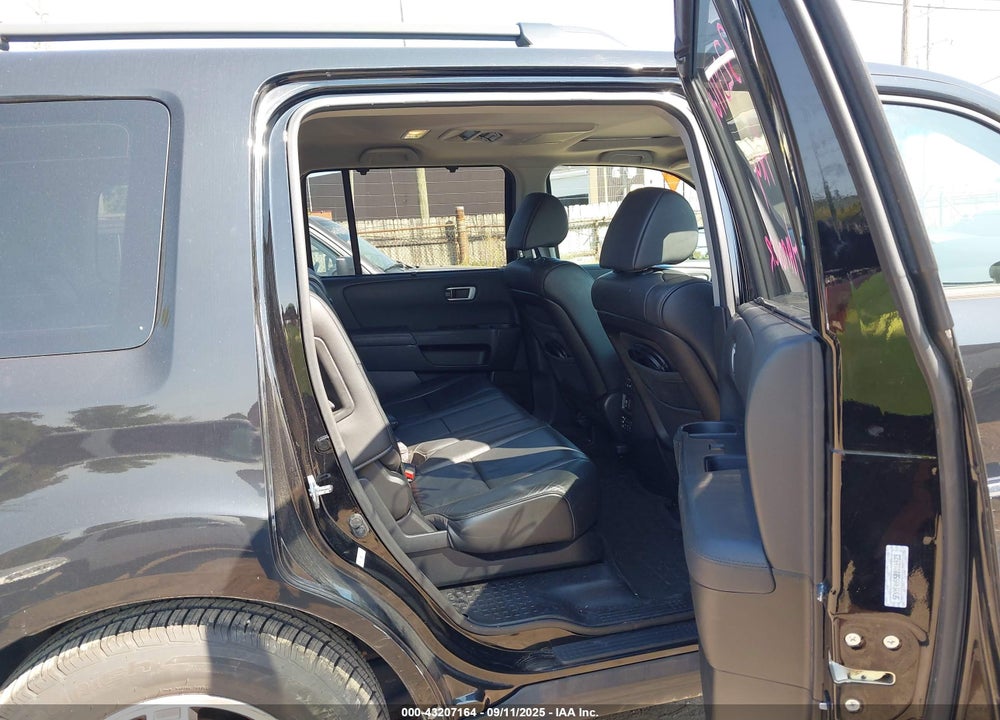 2011 HONDA PILOT TOURING VIN: 5FNYF4H95BB016923