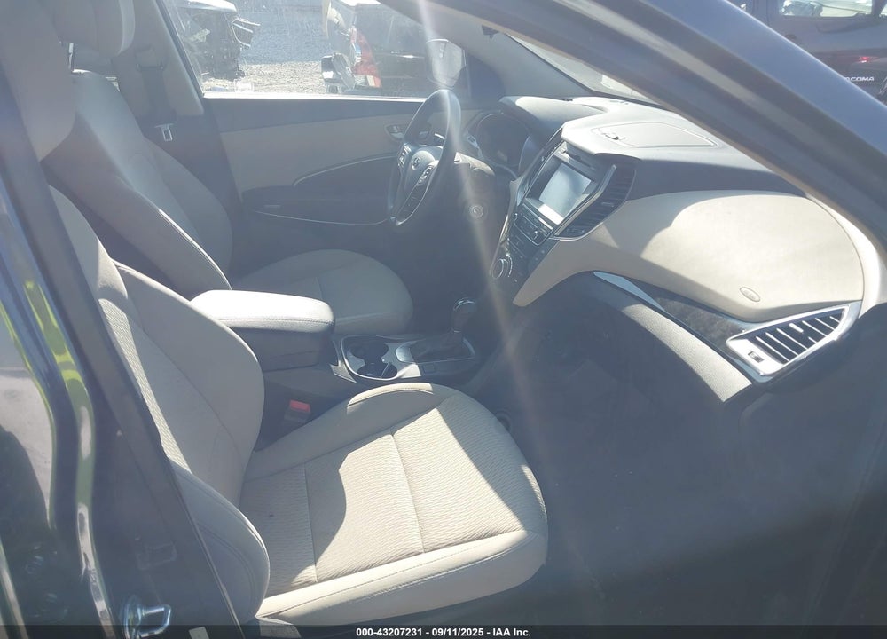 2017 HYUNDAI SANTA FE VIN: 5XYZU3LB9HG460483