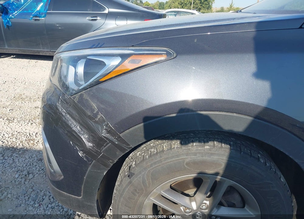 2017 HYUNDAI SANTA FE VIN: 5XYZU3LB9HG460483