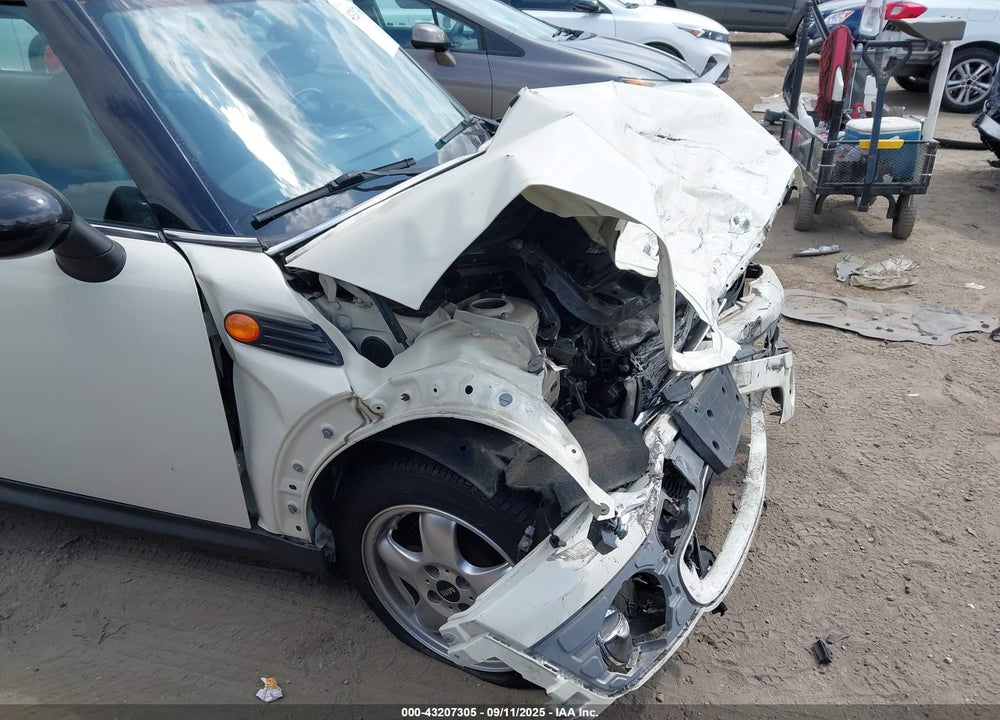 2010 MINI COOPER VIN: WMWMF3C58ATU77216