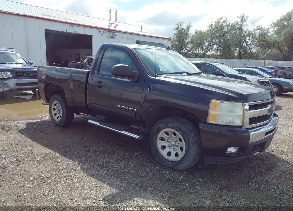 2011 CHEVROLET SILVERADO 1500 LT VIN: 1GCNKSE08BZ408863