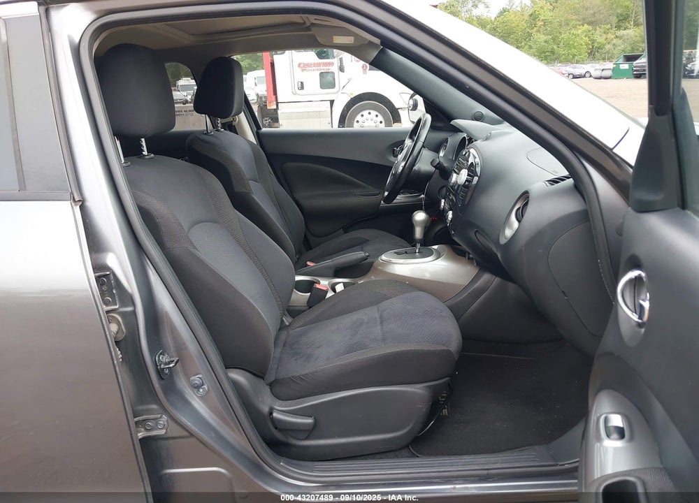 2011 NISSAN JUKE VIN: JN8AF5MV0BT016565