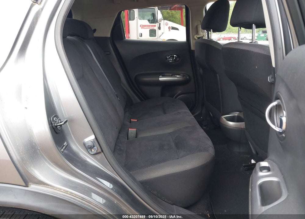 2011 NISSAN JUKE VIN: JN8AF5MV0BT016565