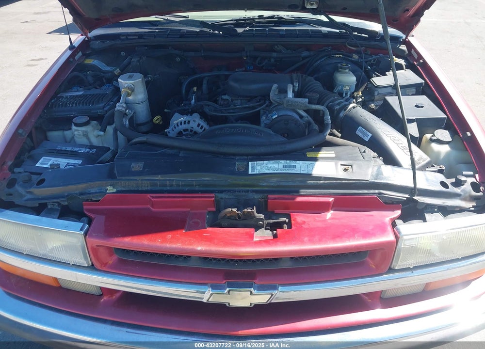 2000 CHEVROLET BLAZER LT VIN: 1GNDT13W5Y2283596
