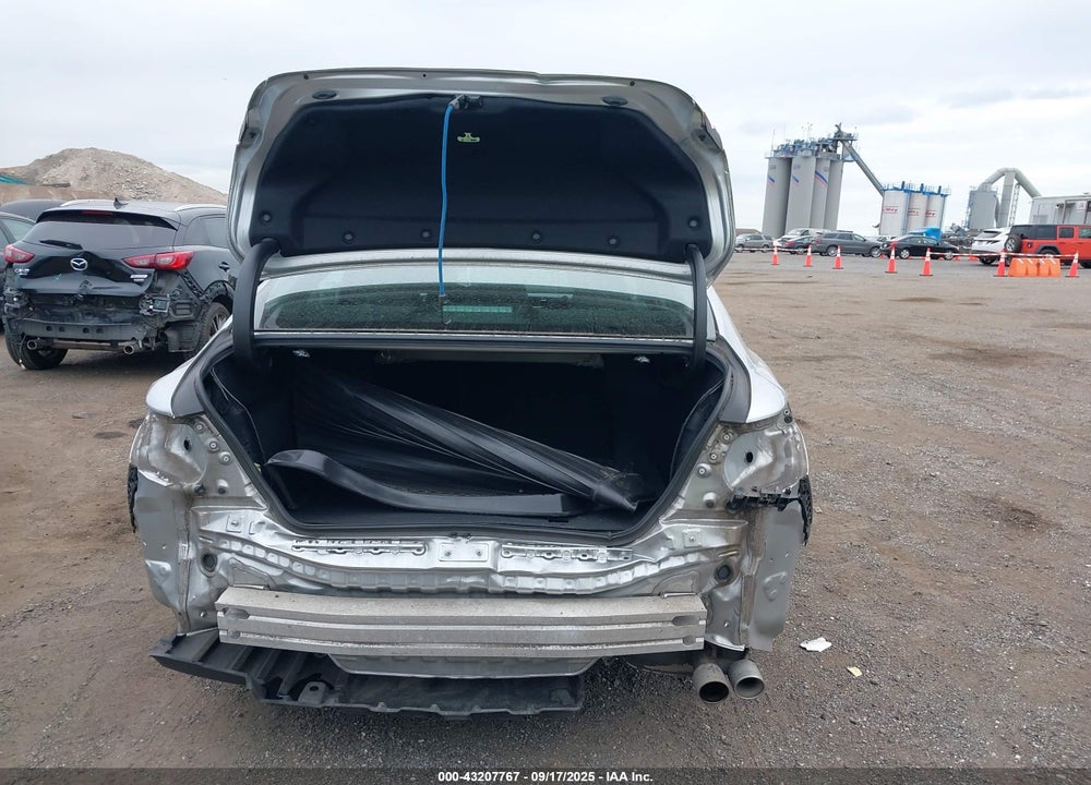 2018 TOYOTA CAMRY VIN: 4T1B11HK5JU632757