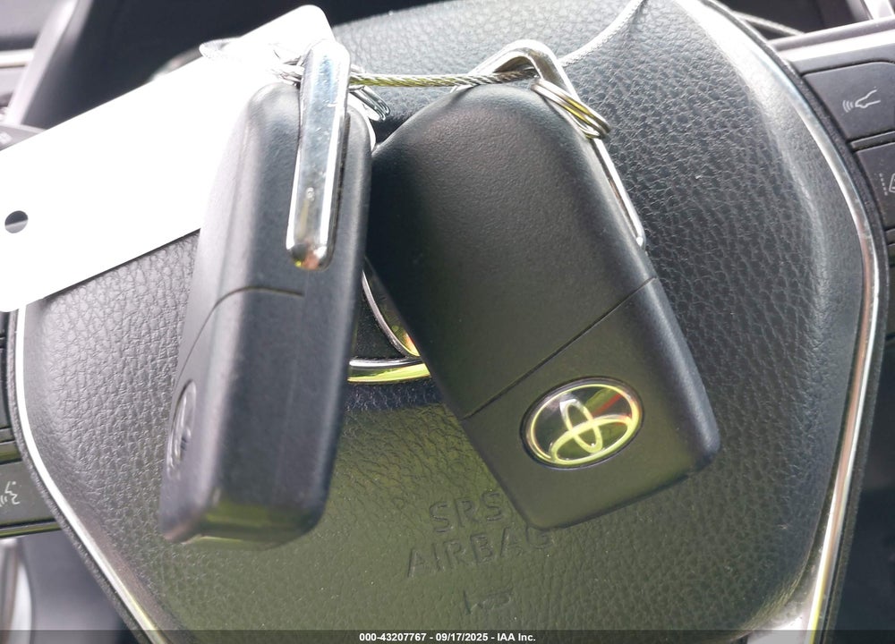 2018 TOYOTA CAMRY VIN: 4T1B11HK5JU632757