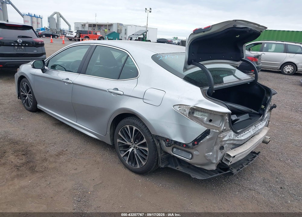 2018 TOYOTA CAMRY VIN: 4T1B11HK5JU632757