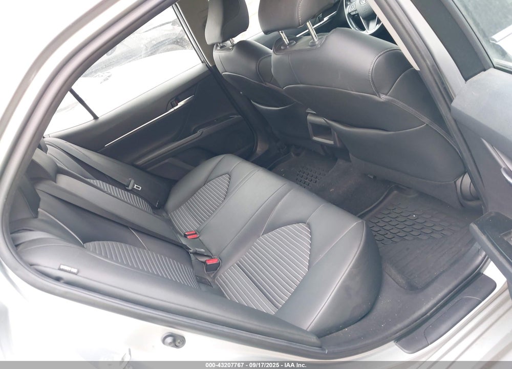 2018 TOYOTA CAMRY VIN: 4T1B11HK5JU632757