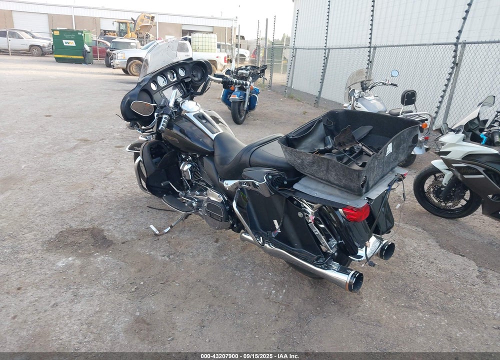 2018 HARLEY-DAVIDSON FLHTCU ULTRA CLASSIC ELECTRA GLD VIN: 1HD1FCC1XJB669096