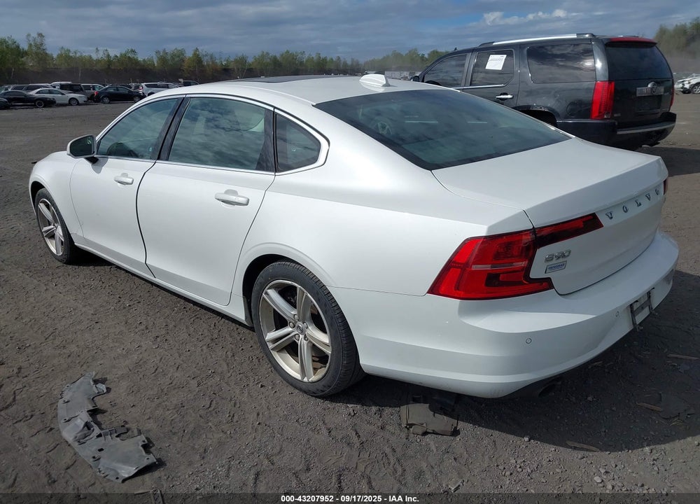 2018 VOLVO S90 VIN: LVY982MK1JP018886