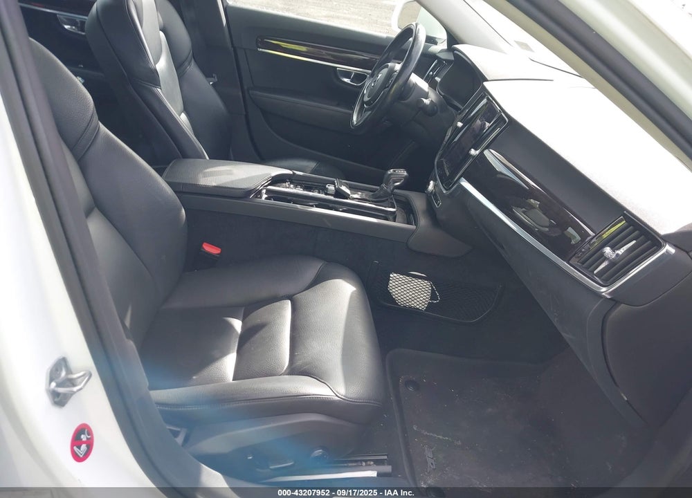 2018 VOLVO S90 VIN: LVY982MK1JP018886