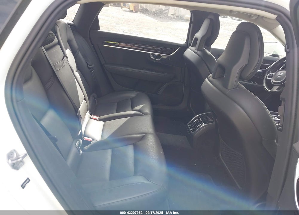 2018 VOLVO S90 VIN: LVY982MK1JP018886