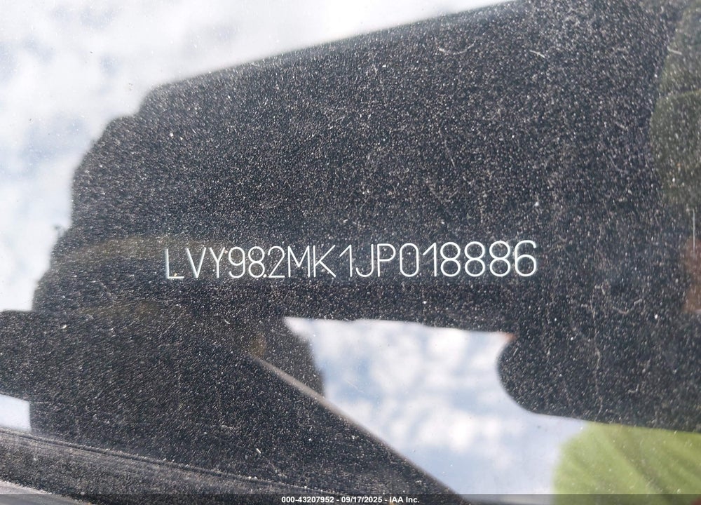 2018 VOLVO S90 VIN: LVY982MK1JP018886