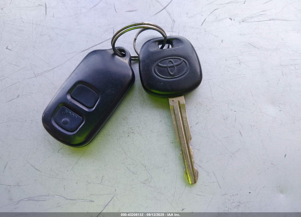 2005 TOYOTA COROLLA LE VIN: 2T1BR32EX5C551297