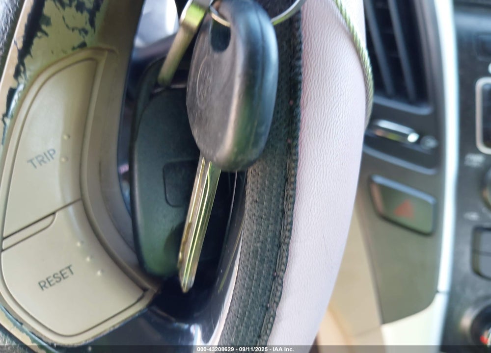 2011 HYUNDAI SONATA VIN: 5NPEB4AC2BH046077