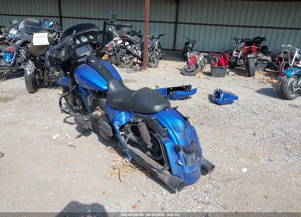 2014 HARLEY-DAVIDSON FLHX STREET GLIDE VIN: 1HD1KBM12EB604592