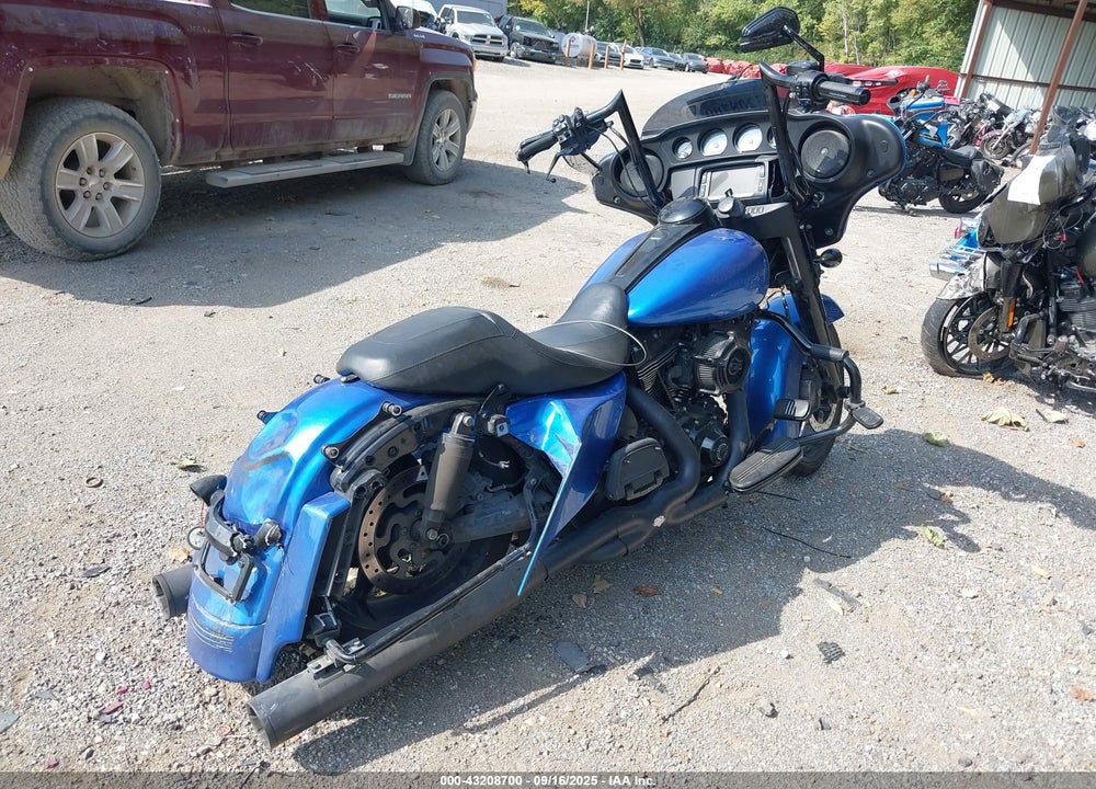 2014 HARLEY-DAVIDSON FLHX STREET GLIDE VIN: 1HD1KBM12EB604592